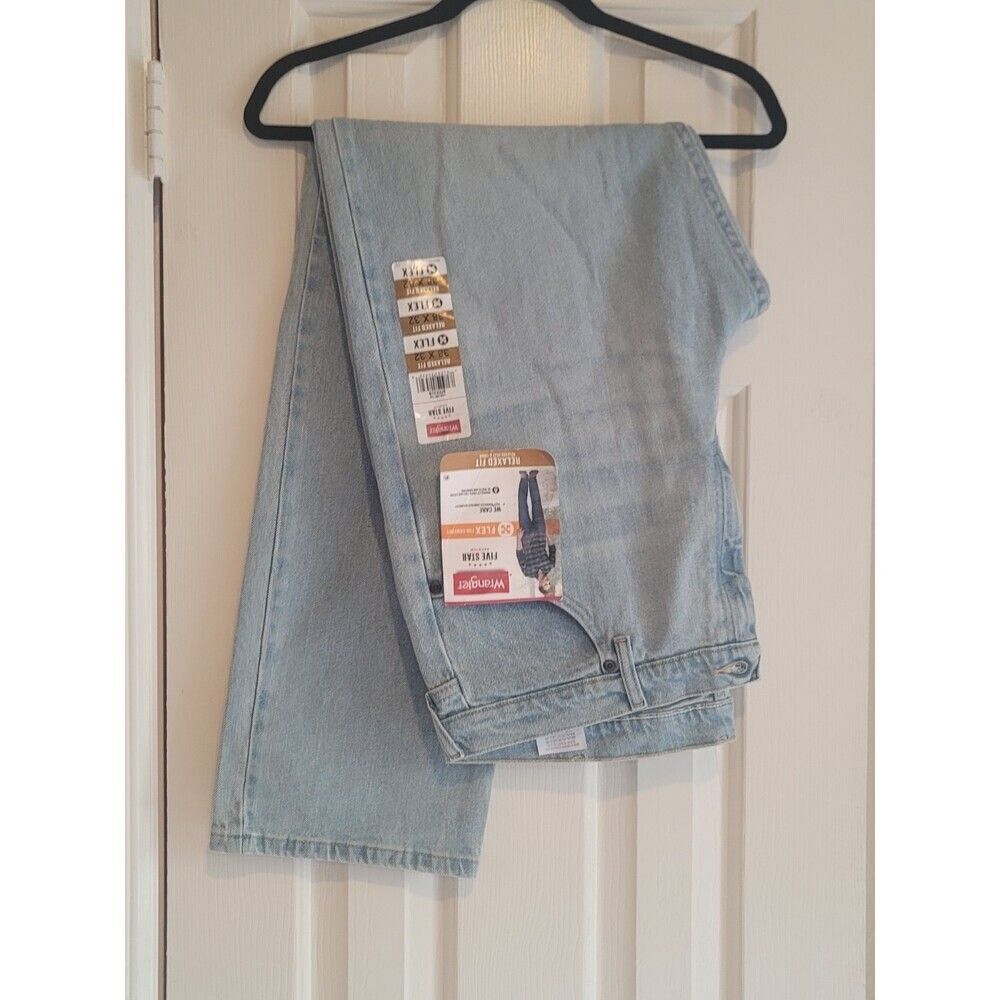 Brand New Wrangler Relaxed Fit Jeans 38 x 32